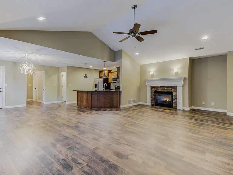 108 Corcoran Dr — Photo 8