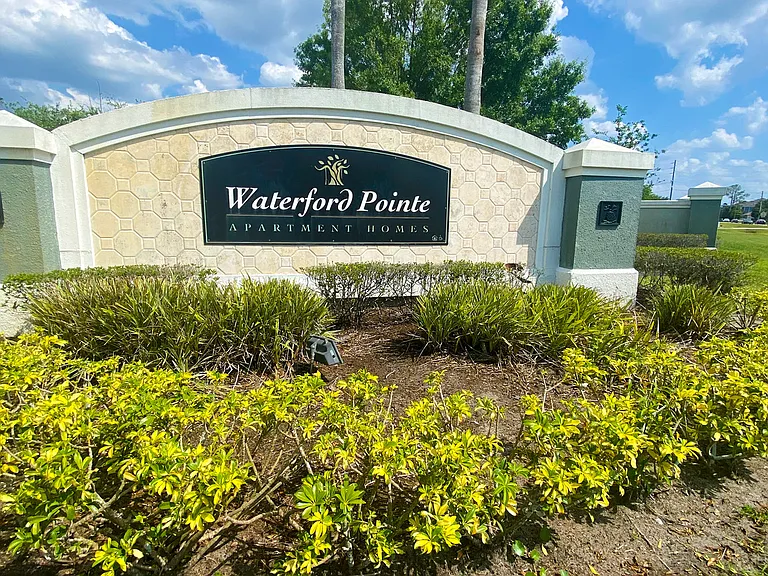 Waterford Pointe Apartments — Photo 7
