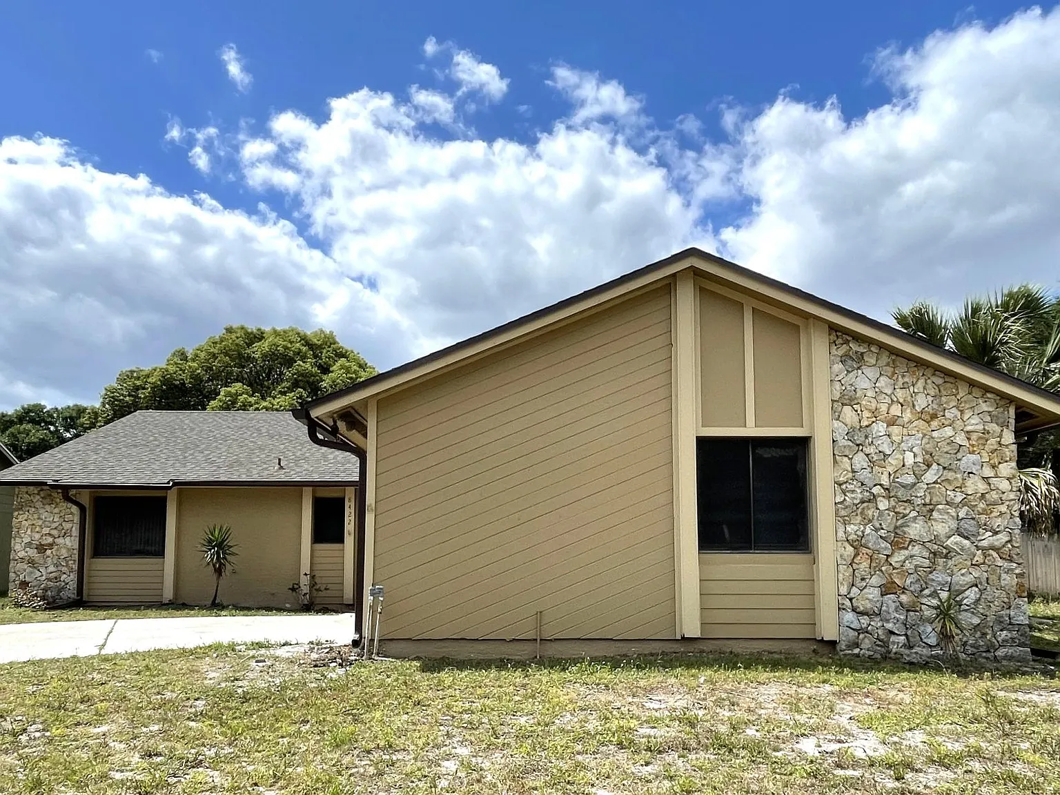 3 bed, 2025 sqft, $2,200 — Photo 3