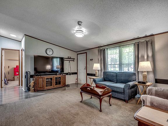 4th image of 300 Rolling Ridge Dr.