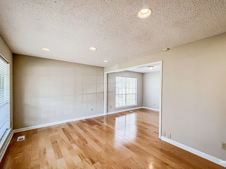 2539 Daly Dr — Photo 5