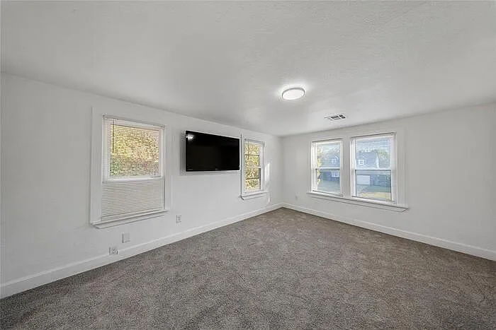 2421 NW 18th St — Photo 13