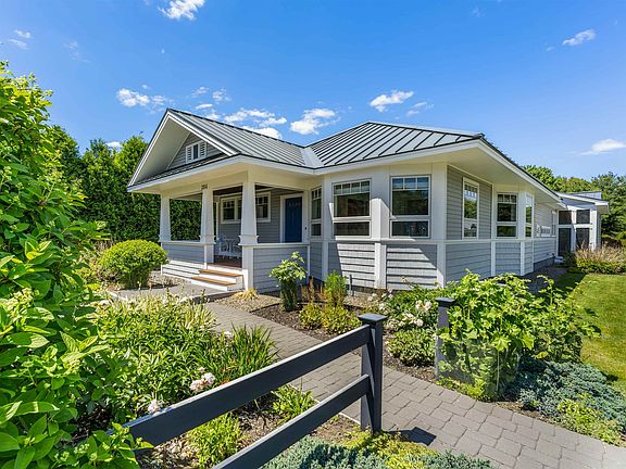 5th image of 384 Winnacunnet Road