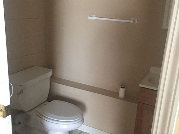 5th image of 2715 Ellis Ave