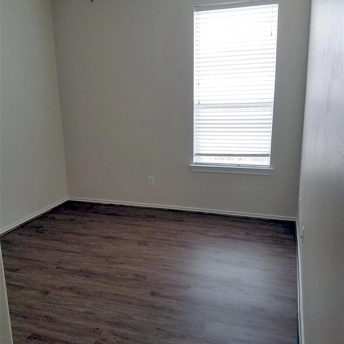 4 bed, 2.0 bath, 1960 sqft, $2,250 — Photo 4