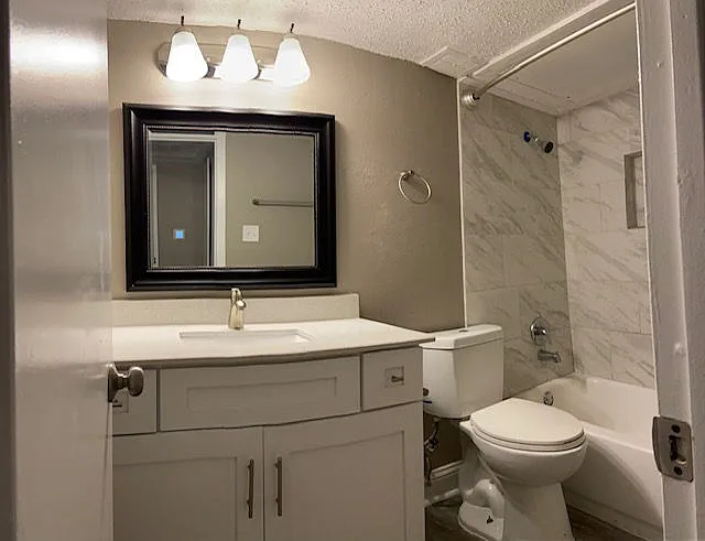 Mission Pointe Club Apartments — Photo 25
