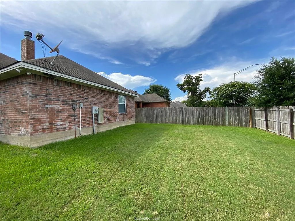 3 bed, 1638 sqft, $2,000 — Photo 2