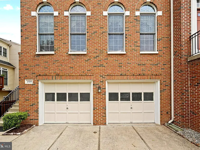 4519 Fair Valley Dr — Photo 2