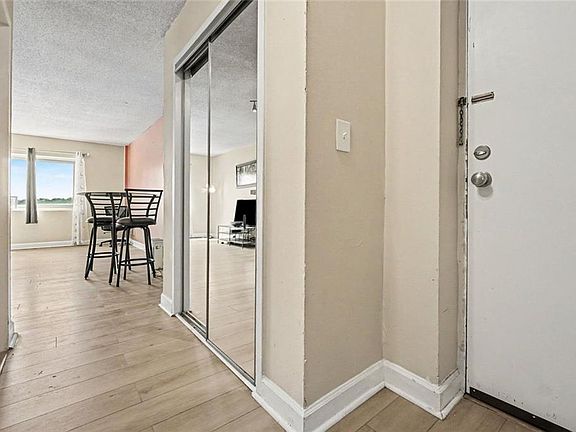 3rd image of 2285 Peachtree Rd NE Unit 909