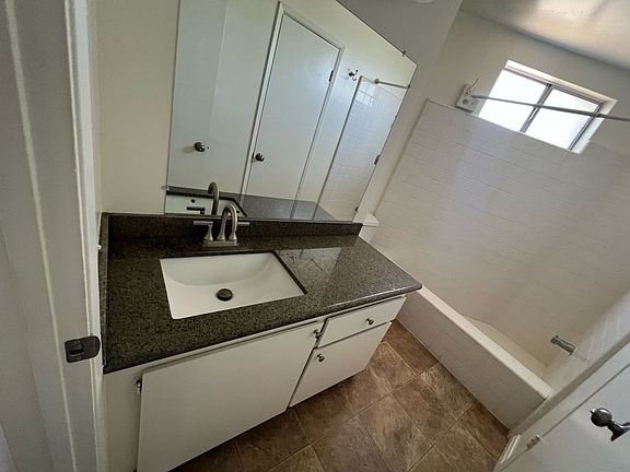 4th image of 1015 Georgia St APT B