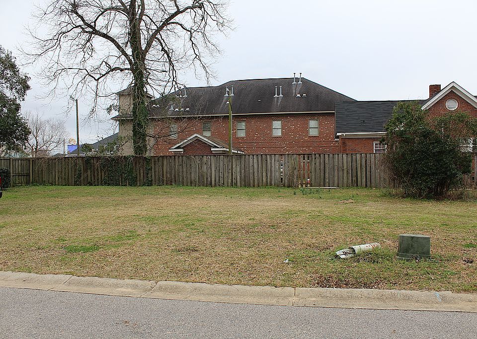2nd image of 821 Mandolin Ct