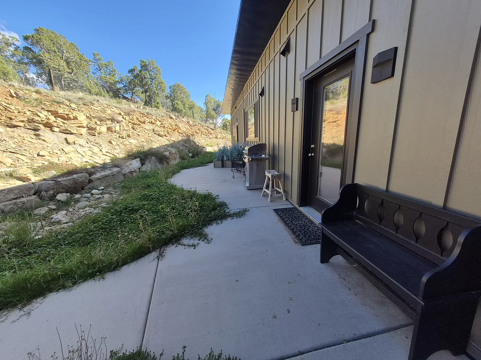 3 bed, 2420 sqft, $7,900 — Photo 3