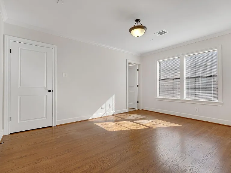 2306 Blodgett St #2 — Photo 9