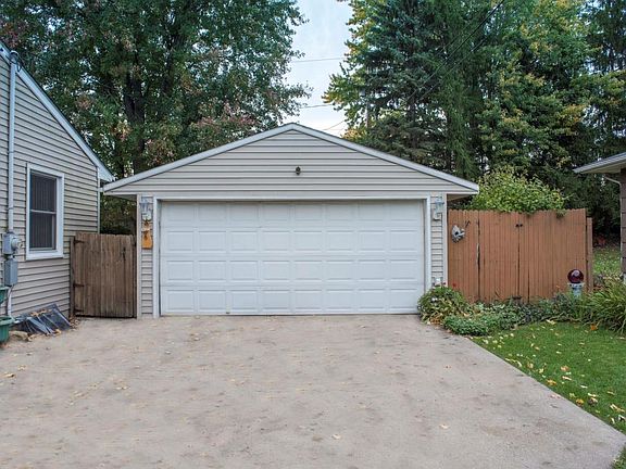 2nd image of 333 Clover Ln
