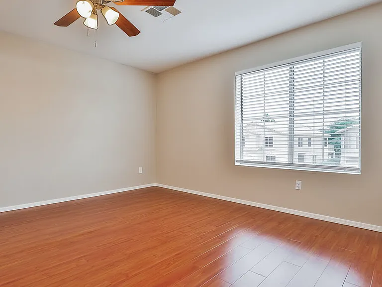 942 E Whitten St — Photo 10