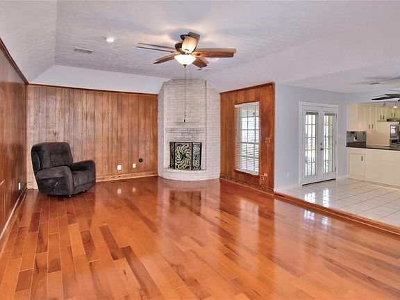 3rd image of 16415 Glenshannon Dr