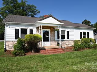 1241 11th St NW, Hickory, NC 28601