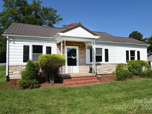 1241 11th St NW, Hickory, NC 28601