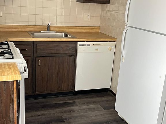 2nd image of 15705 Tiffany Dr