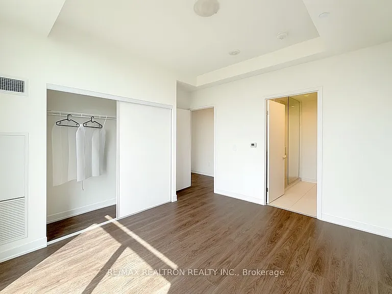 6 David Eyer Rd #Penthouse 915 — Photo 15