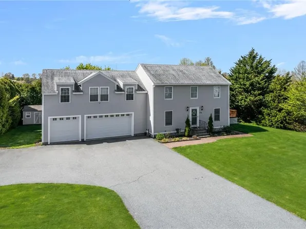 136 Corporate Pl, Middletown, RI 02842