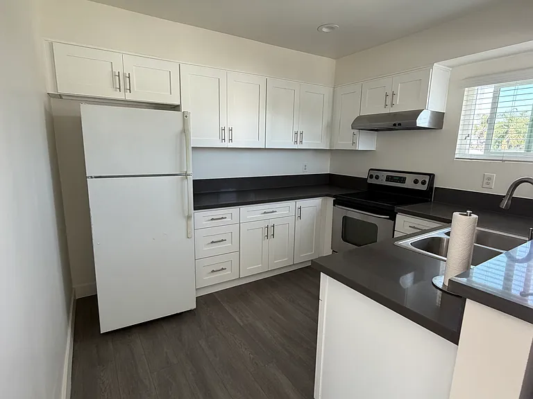 1016 E Harding St — Photo 5