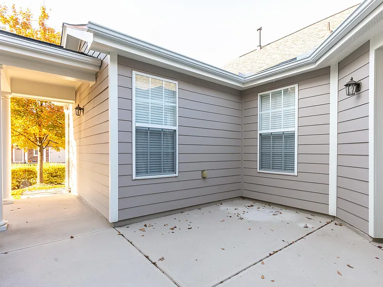 722 Pierside Dr — Photo 7