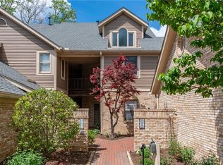 137 Crossridge Dr, Dayton, OH 45429