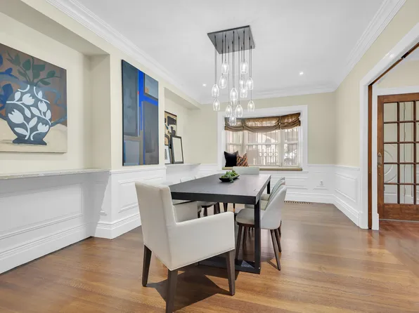 330 East 51st Street image 8 of 25