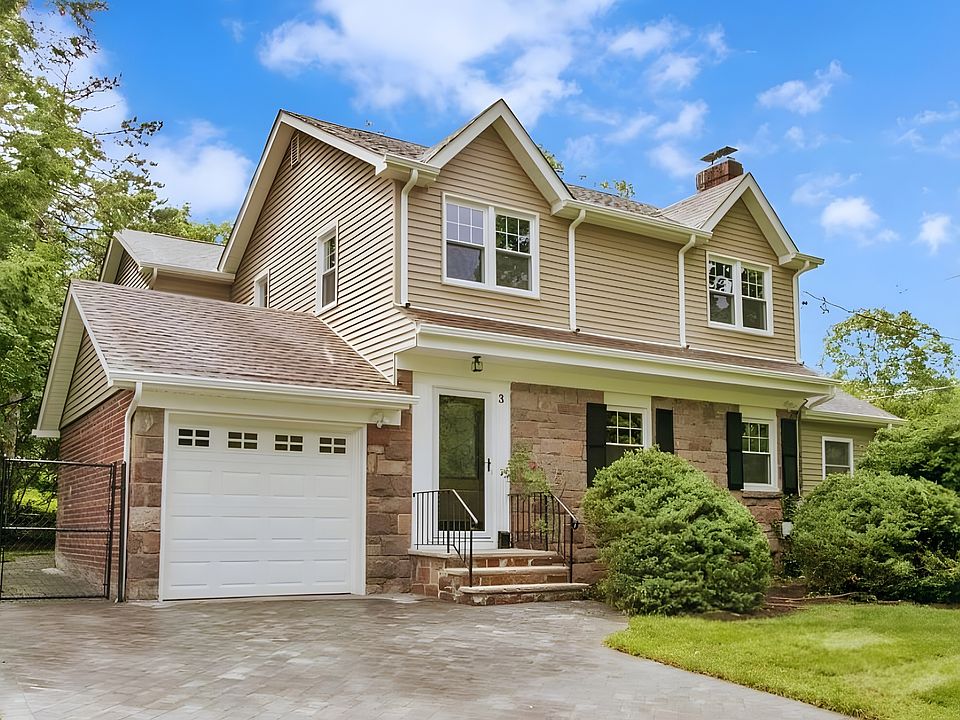 Recently Renovated 4Br, 3.5Bth Colonial on very desirable location