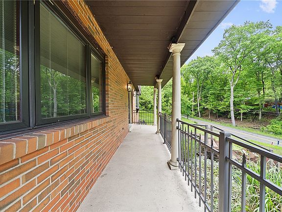 4th image of 1619 Old Leechburg Rd