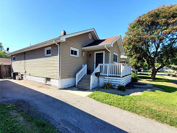3rd image of 3023 Marshall Ave