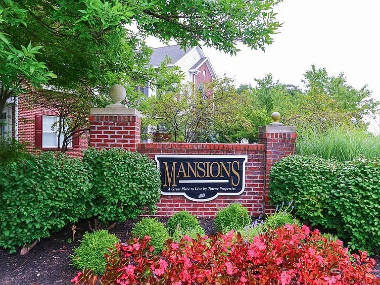 7609 Mansion Cir #F — Photo 34