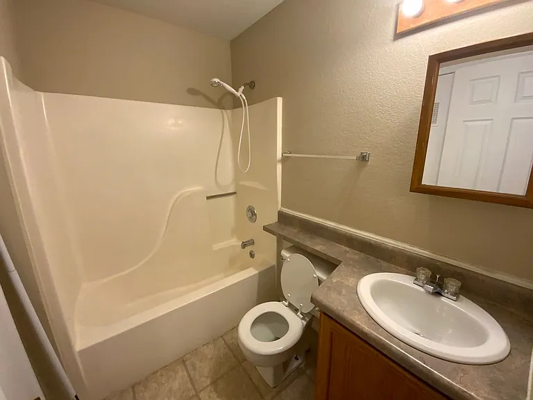 1605 Steamboat Ln — Photo 26