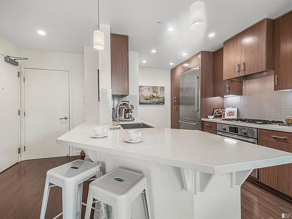 3rd image of 2655 Bush St APT 427