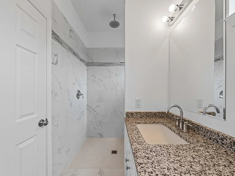 323 Gabriel — Photo 26