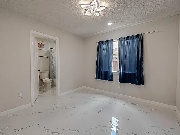 12055 Fairpoint Dr — Photo 18