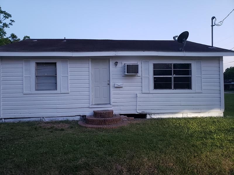 1st image of 2404 Katherine St