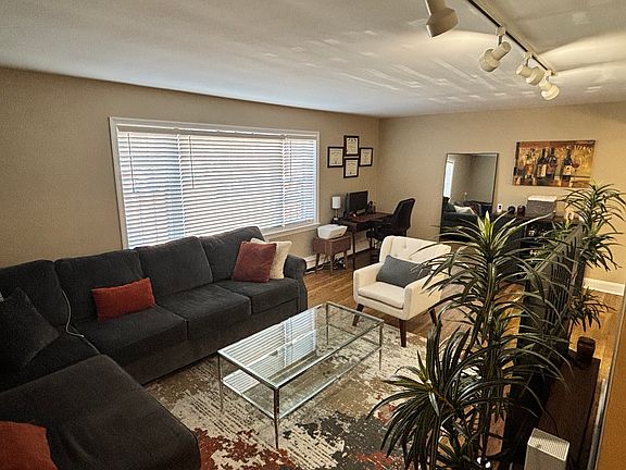 4th image of 565 Grove St APT B3