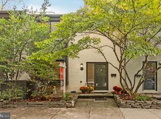 2011 Sarazen Pl, Reston, VA 20191