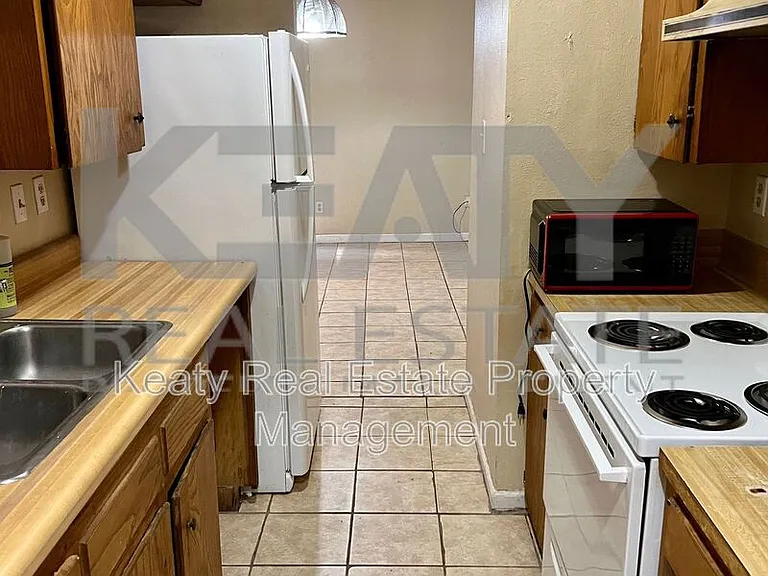 409 Scotsdale St #B — Photo 5