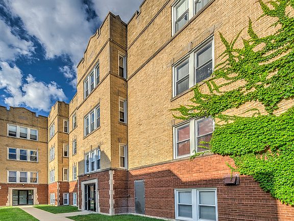 3rd image of 3042 W Diversey Ave #1