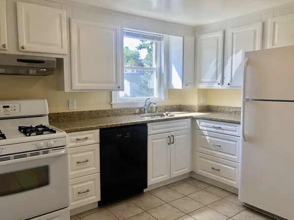 17 Hatfield Rd Unit 17, West Newton, MA 02465