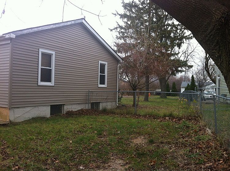 1st image of 2467 Marwood Ave