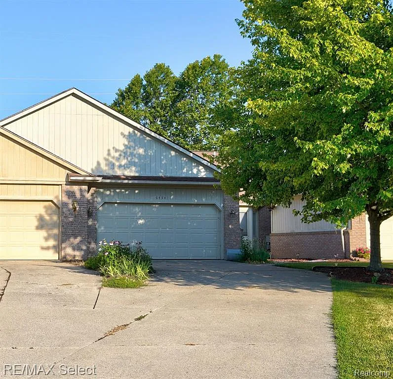 6454 Western Way photo 1
