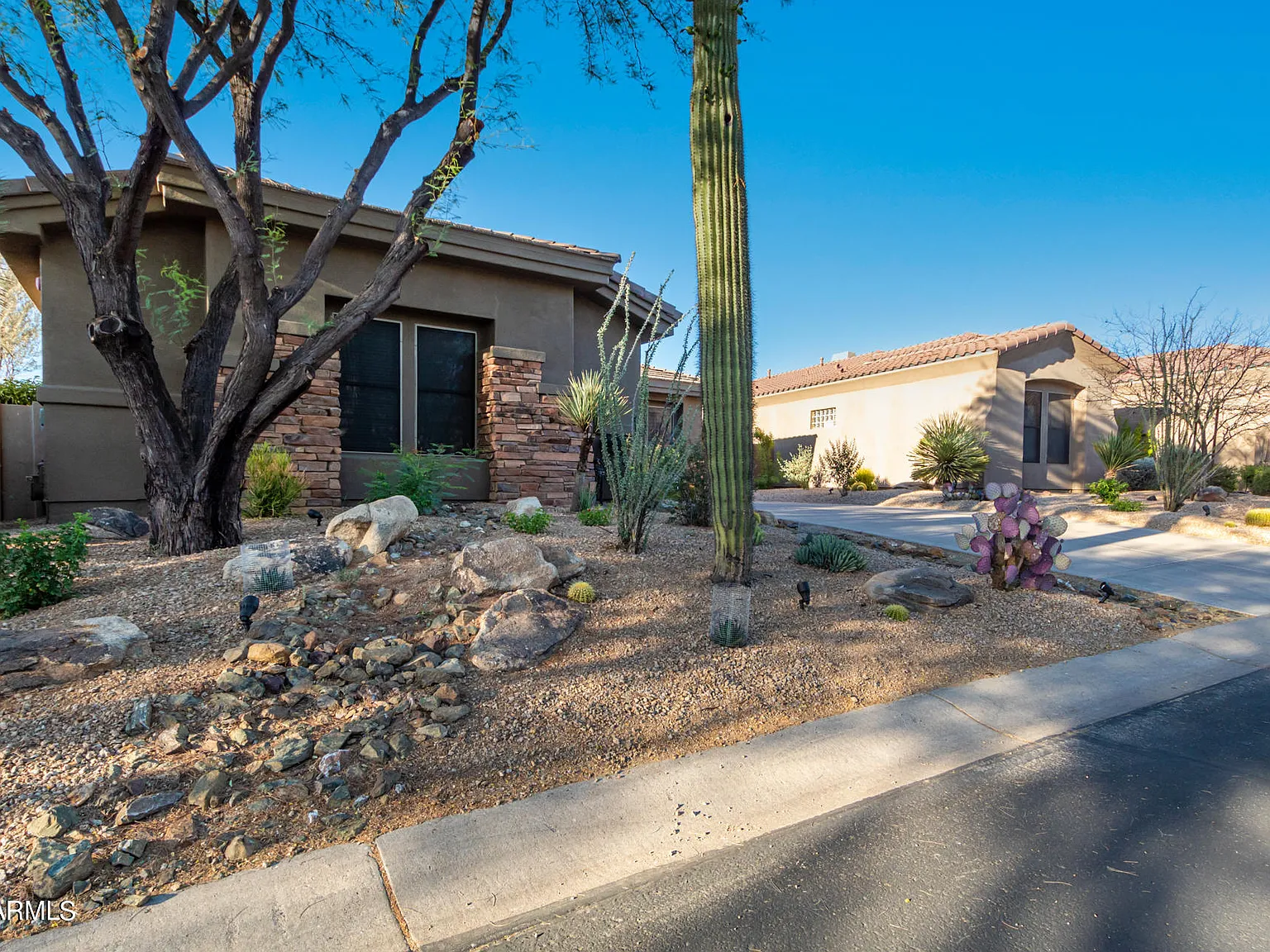 3 bed, 2.0 bath, 2060 sqft, $6,800 — Photo 2