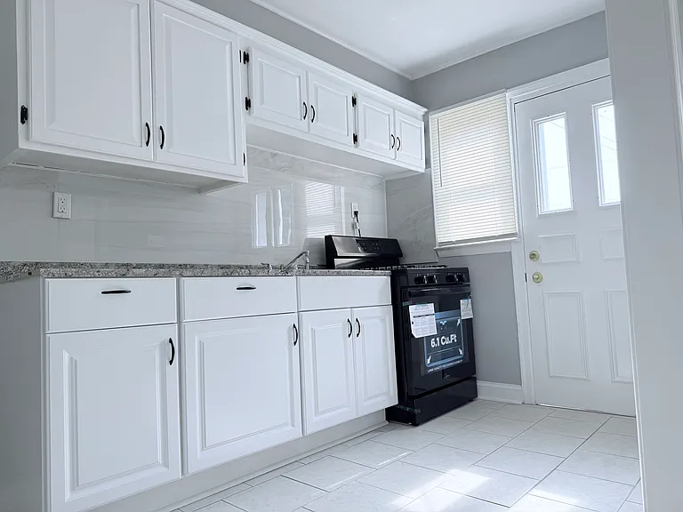 415 Edmunds Way — Photo 4