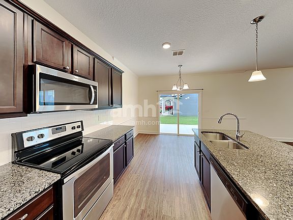 3rd image of 994 Sunny Stroll Dr