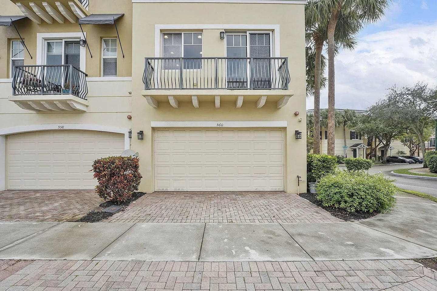 3 bed, 3.5 bath, 1924 sqft, $4,750 — Photo 3