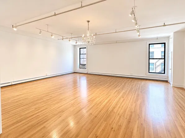 122 Duane Street image 1 of 5